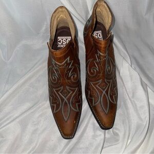 CRUSH BY DURANGO® WOMEN'S GOLDEN BROWN WESTERN FASHION BOOTIE *size unknown*